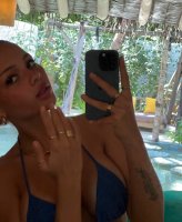 Валя Карнавал